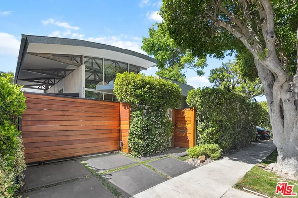 $18,000 | 8735 Dorrington Avenue, West Hollywood, CA 90048