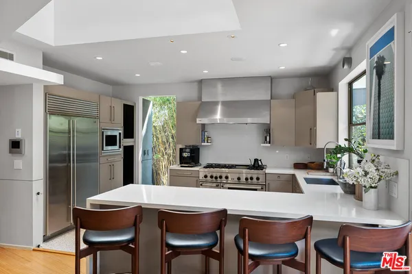 $18,000 | 8735 Dorrington Avenue, West Hollywood, CA 90048