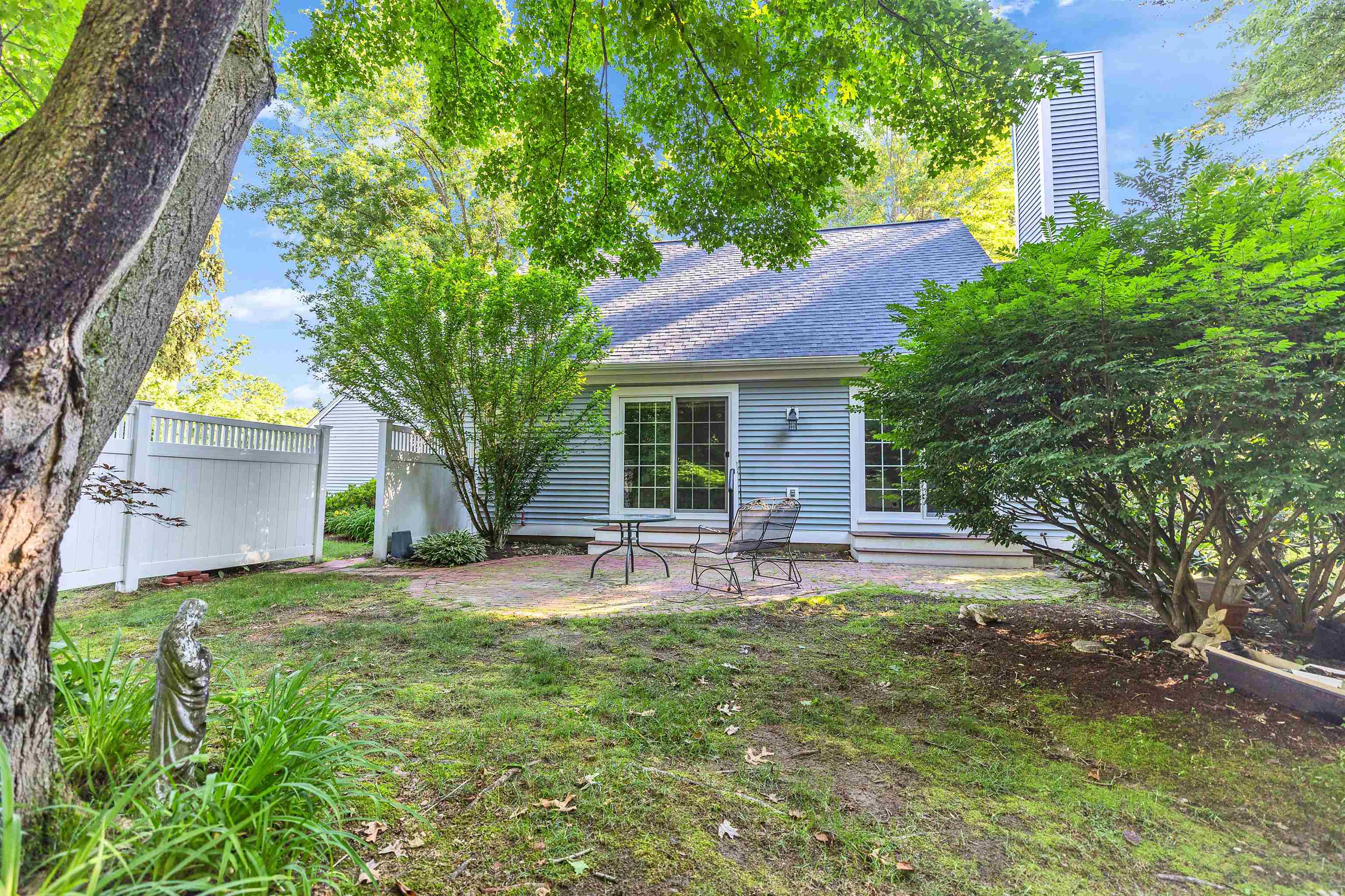 555 Straw Hill Road Manchester, NH 03104 - Photo 5 of 45