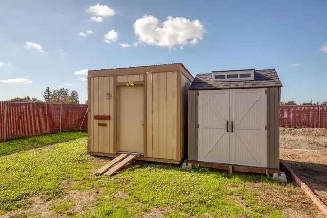 a view of a storage & utility room