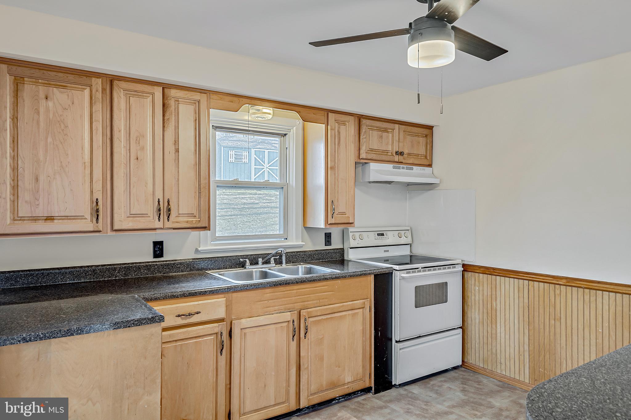 9473 East Springfield Road Seven Valleys, PA 17360 - Photo 10 of 28