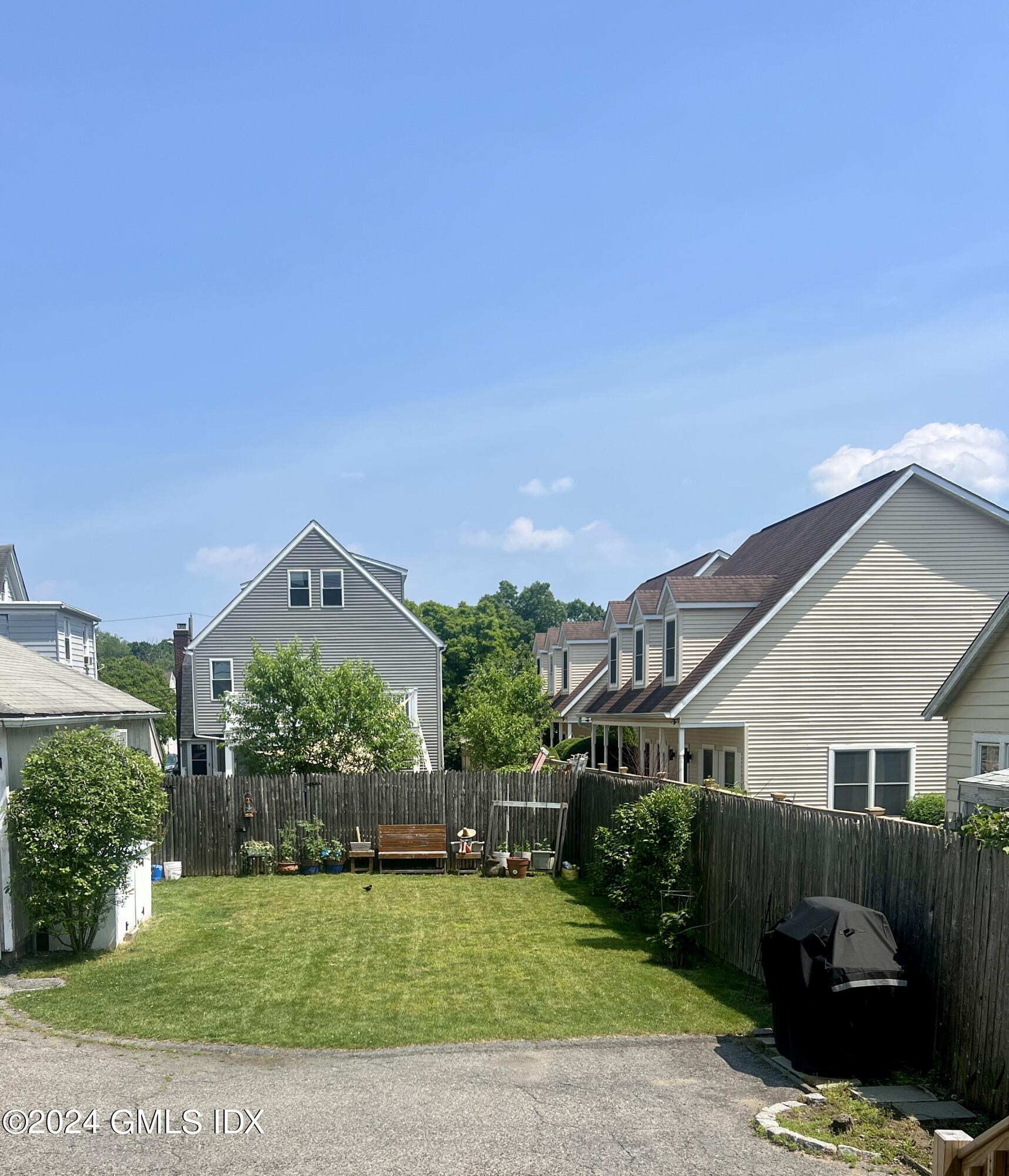 225 Hamilton Avenue, Unit 1 Greenwich, CT 06830 - Photo 37 of 39 Backyard