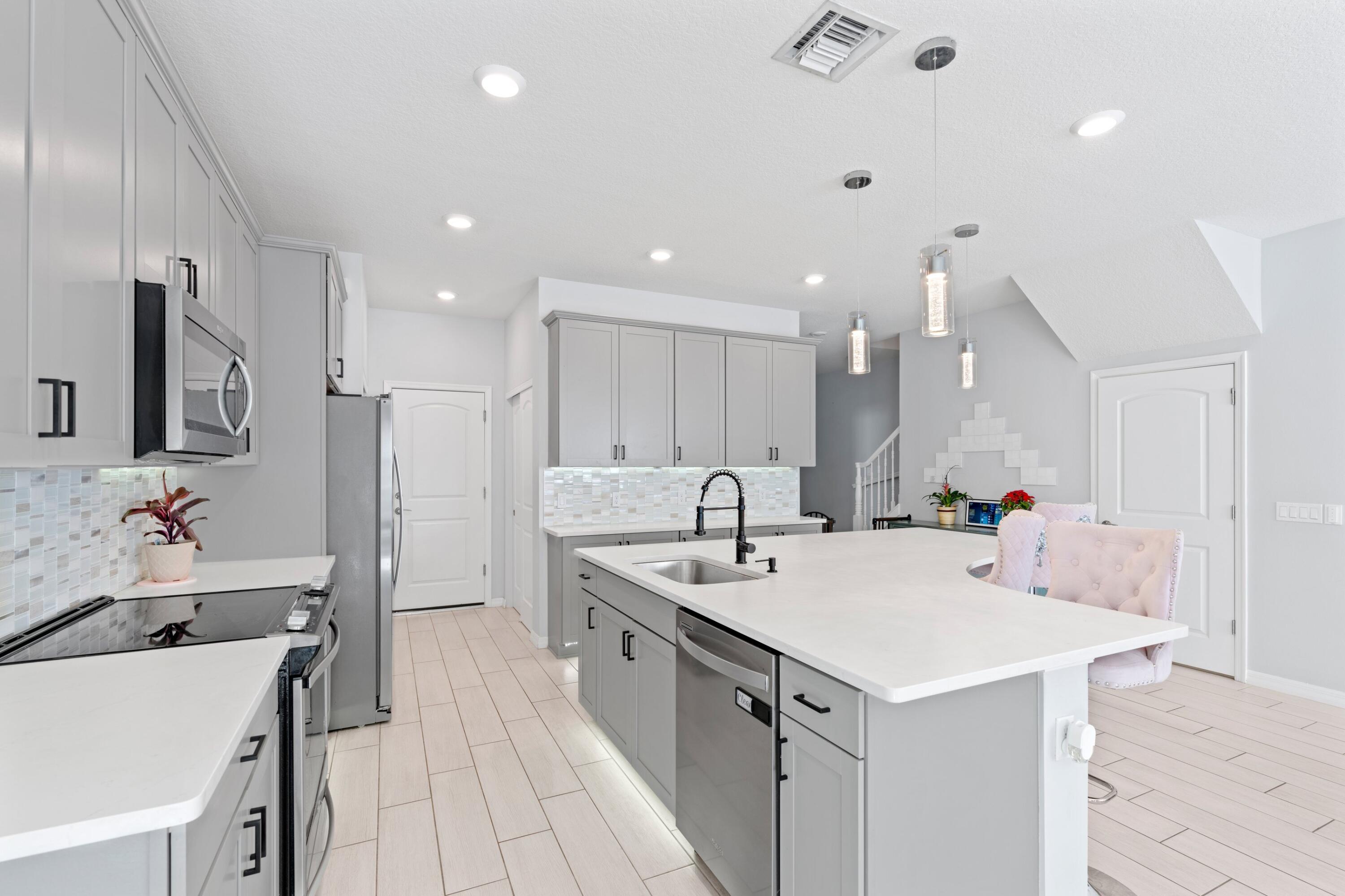 8294 Cadre Noir Road Lake Worth, FL 33467 - Photo 4 of 31 DSC05358.jpg-SMALL
