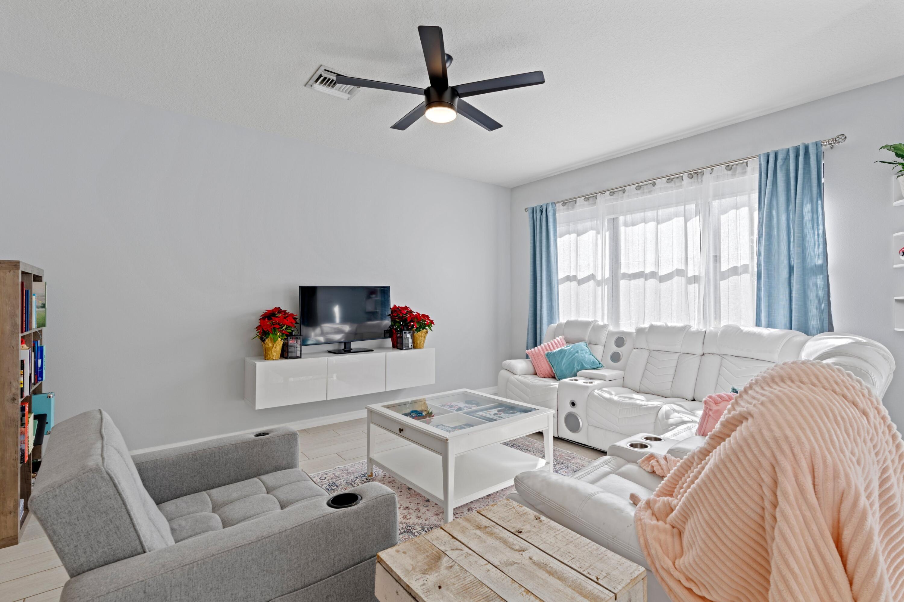 8294 Cadre Noir Road Lake Worth, FL 33467 - Photo 10 of 31 DSC05383.jpg-SMALL