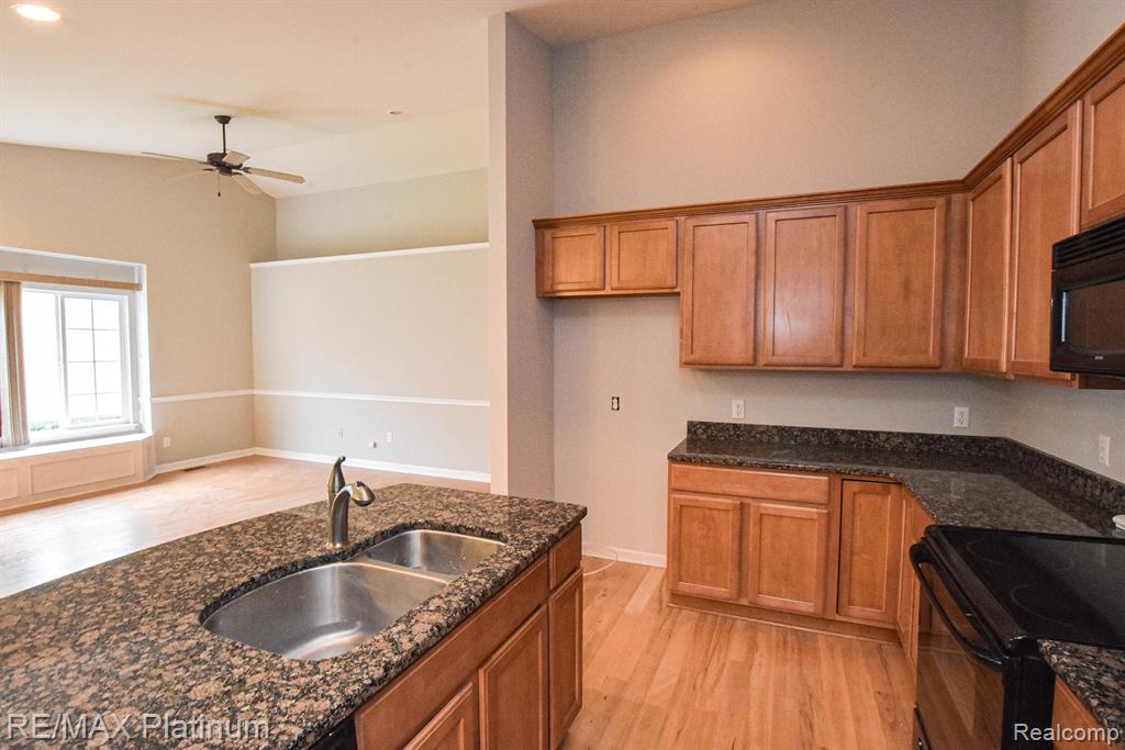 807 Chelsea Ridge Court Howell, MI 48843 - Photo 10 of 32