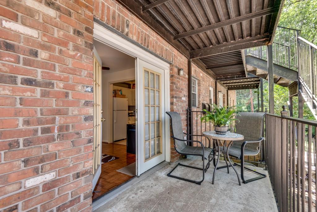 510 Coventry Road, Unit 19B Decatur, GA 30030 - Photo 11 of 31 a patio with table and chairs