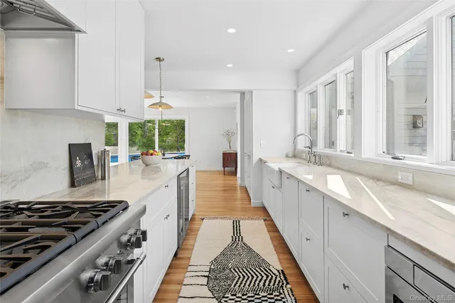 $2,795,000 | 34 Floyd Street, East Hampton, NY 11937