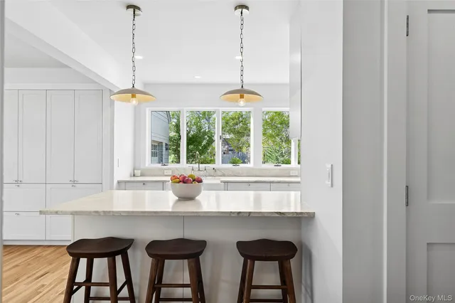 $2,795,000 | 34 Floyd Street, East Hampton, NY 11937