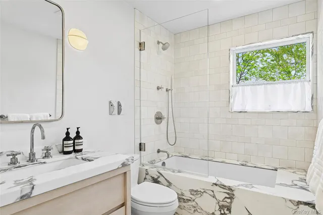 $2,795,000 | 34 Floyd Street, East Hampton, NY 11937