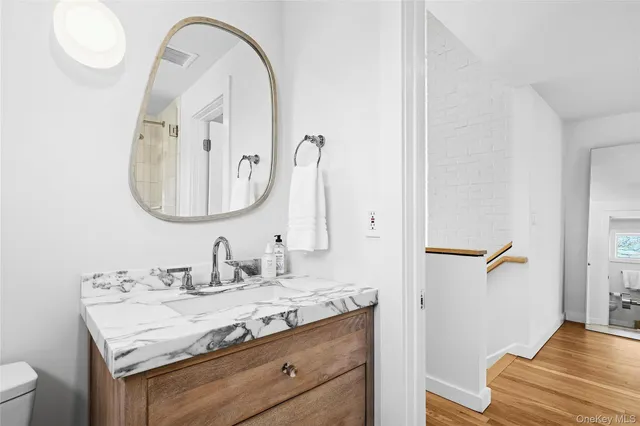 $2,795,000 | 34 Floyd Street, East Hampton, NY 11937