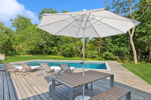 $2,795,000 | 34 Floyd Street, East Hampton, NY 11937