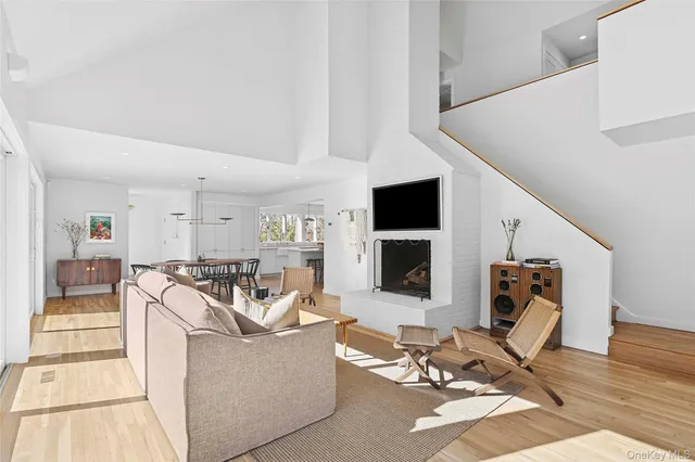 $2,795,000 | 34 Floyd Street, East Hampton, NY 11937