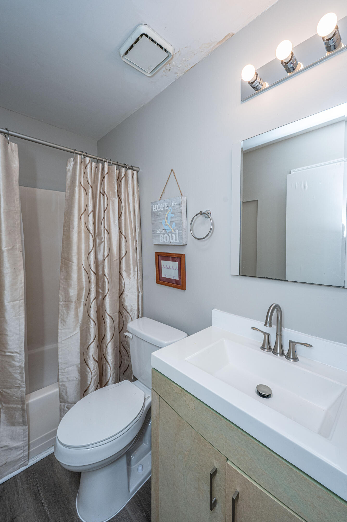 717 Temple Road, Unit B Ladson, SC 29456 - Photo 10 of 18 Hall bathroom