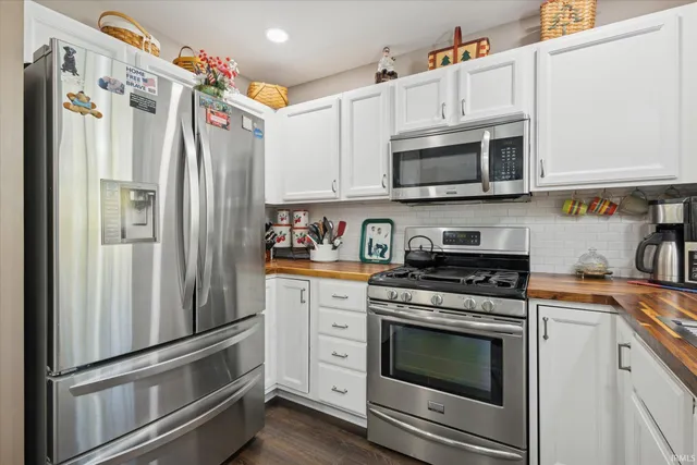 $265,000 | 3445 Field Gate Drive, South Bend, IN 46628