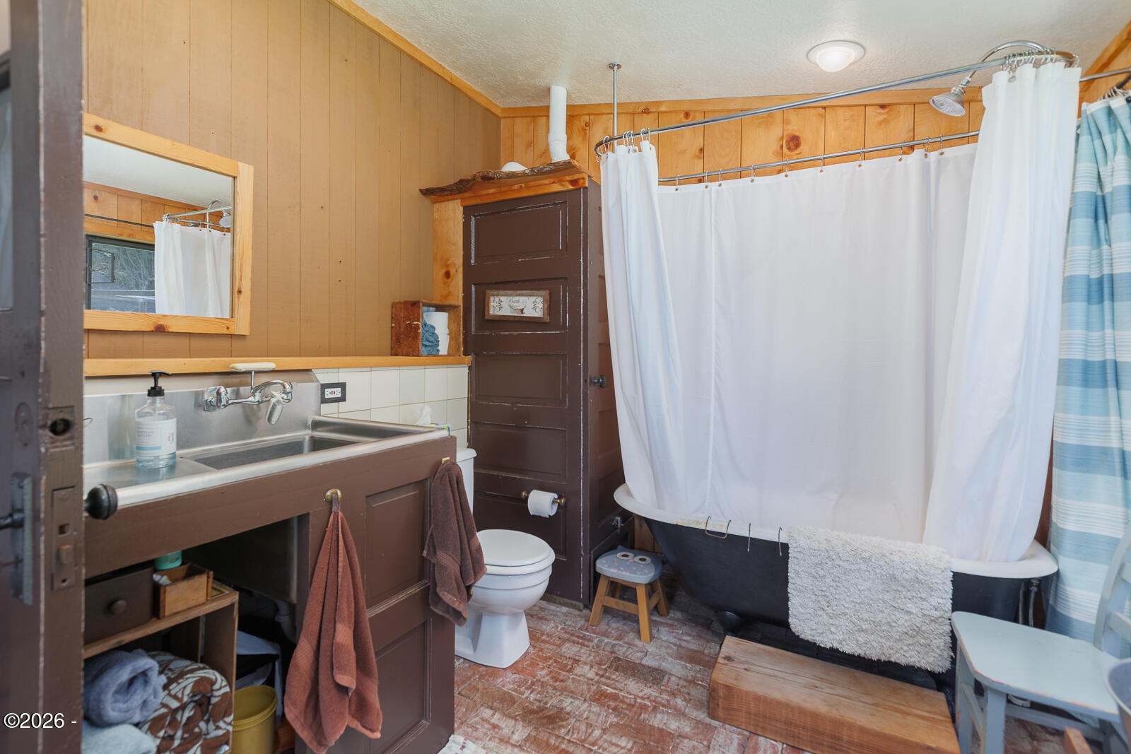 871 Old River Road Northeast Siletz, OR 97380 - Photo 40 of 86 Outdoor Bath with Claw Foot Tub