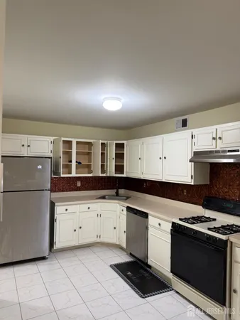 $2,400 | 1005 Stony Brook Way, North Brunswick, NJ 08902