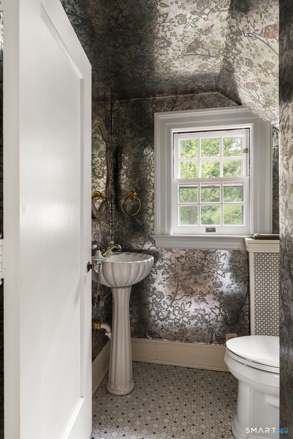33 Sycamore Road West Hartford, CT 06117 - Photo 14 of 40 First floor powder room