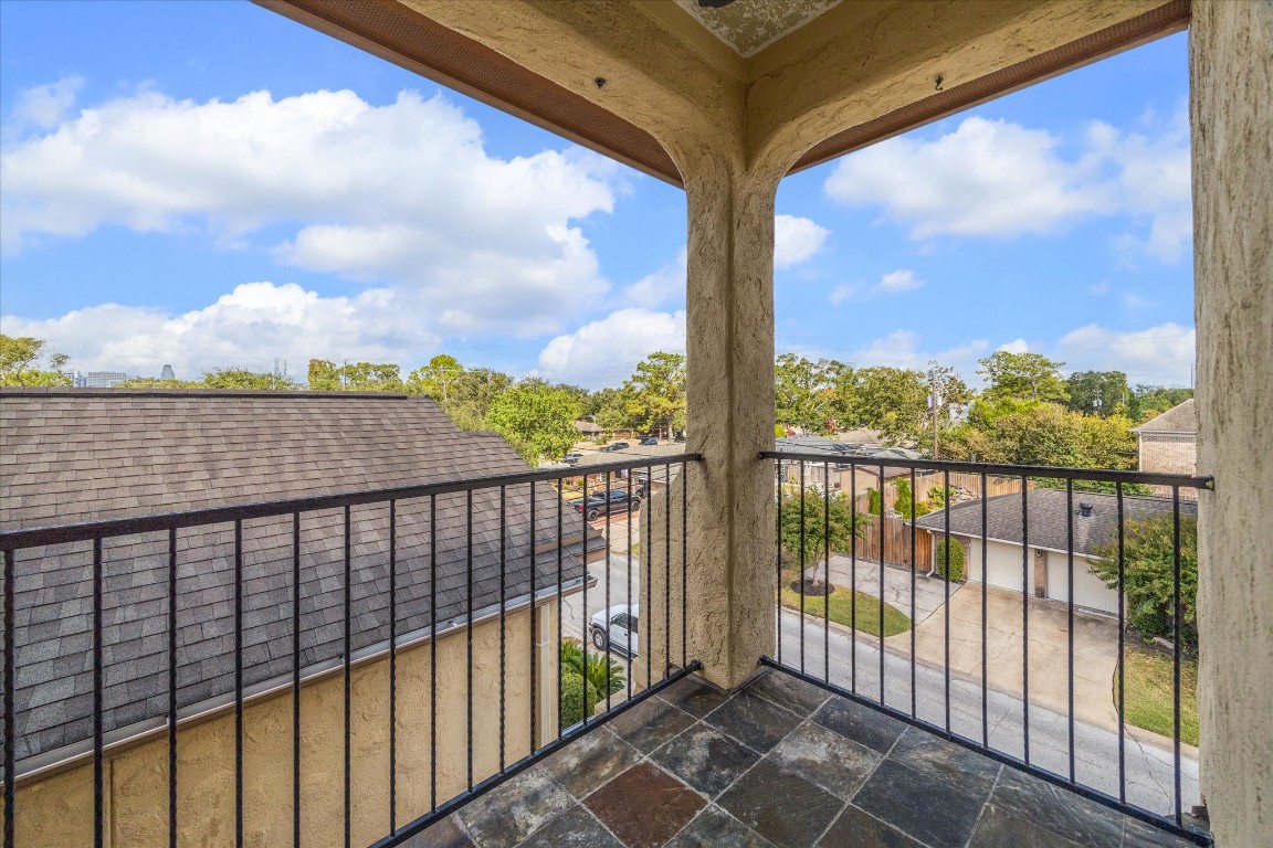 3614 Lancashire Street Houston, TX 77027 - Photo 30 of 47 a view of city from a balcony