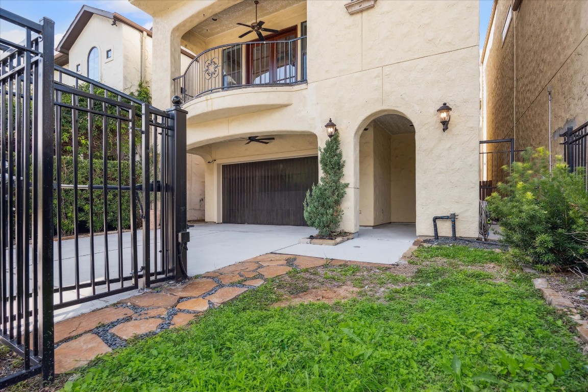 3614 Lancashire Street Houston, TX 77027 - Photo 3 of 47 a front view of a house with a garden