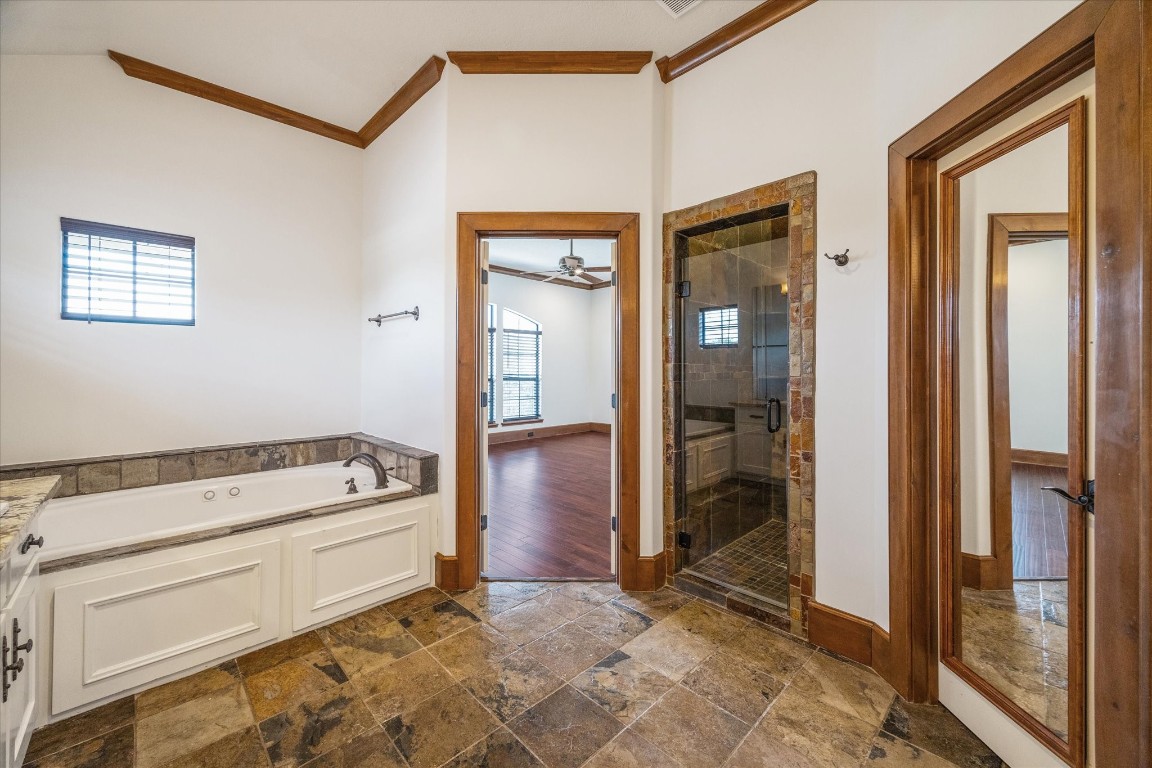 3614 Lancashire Street Houston, TX 77027 - Photo 31 of 47 a view of bathroom with tub shower and mirror