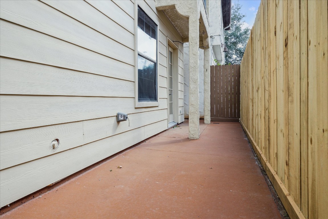 3614 Lancashire Street Houston, TX 77027 - Photo 44 of 47 a view of a house with a street