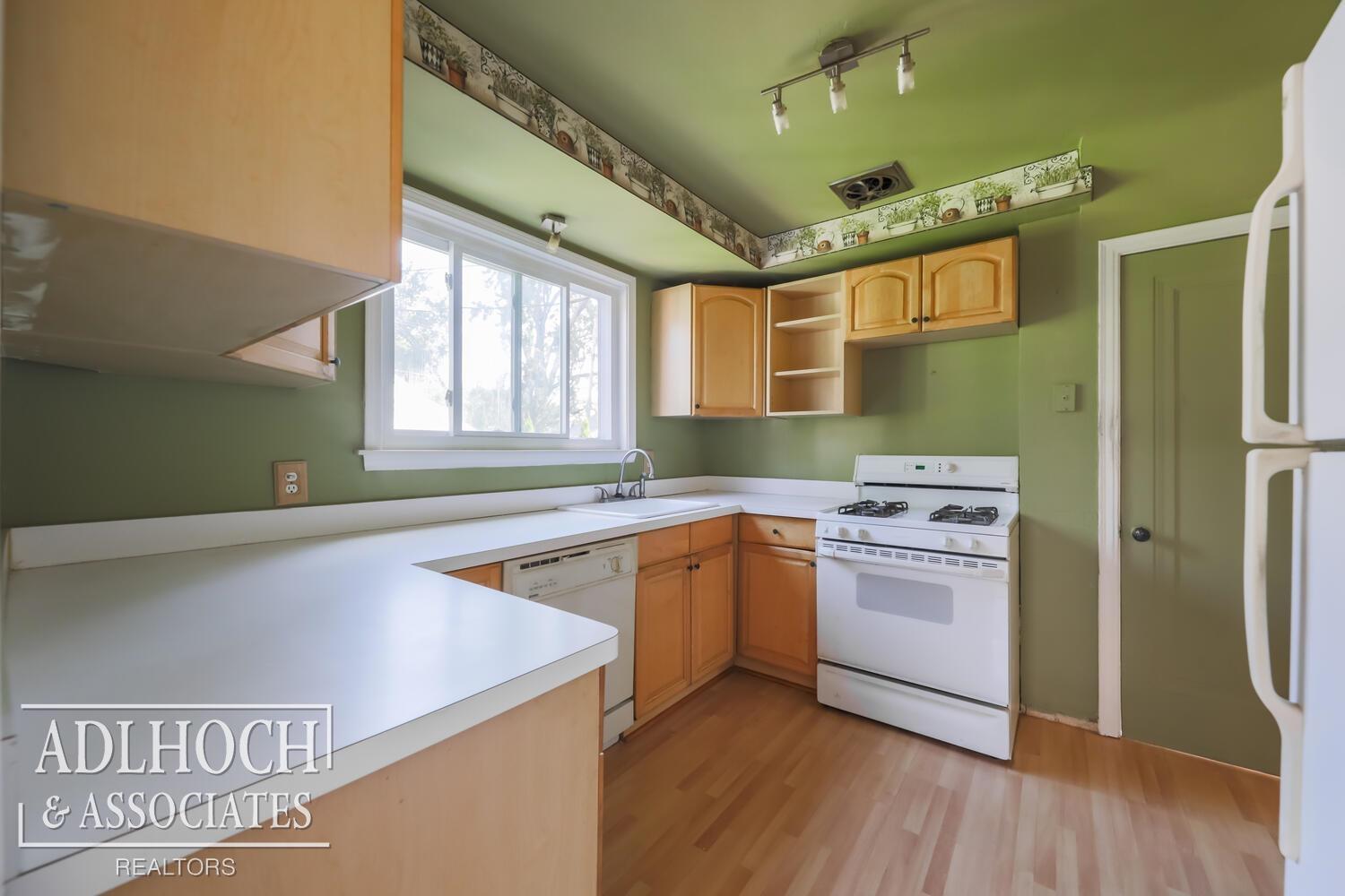 1048 Vernier Road Grosse Pointe Woods, MI 48236 - Photo 8 of 16
