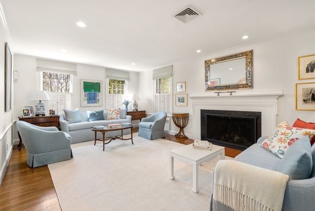 $2,200,000 | 124 Rangeley Road, Brookline, MA 02467