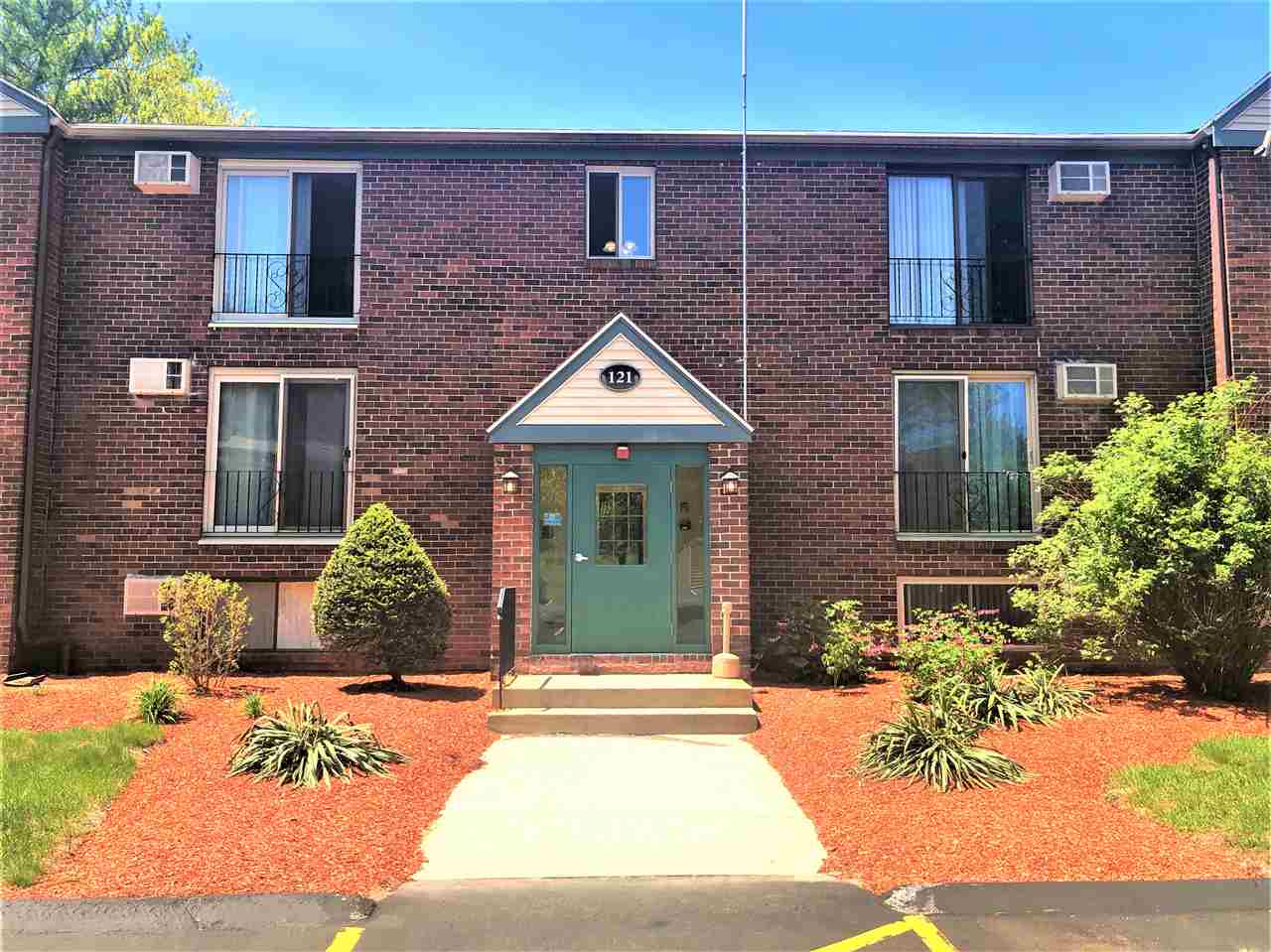 121 English Village Road, Unit 202 Manchester, NH 03102 - Photo 3 of 25 Gallery Image 3
