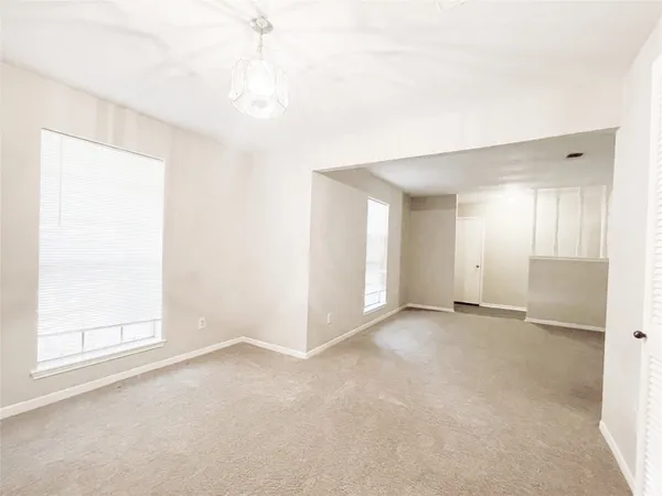 $1,995 | 13 North Deerfoot Circle, The Woodlands, TX 77380