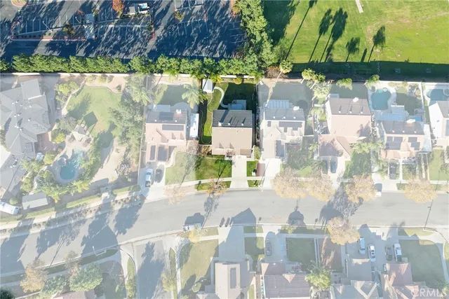 a view of yard from a balcony