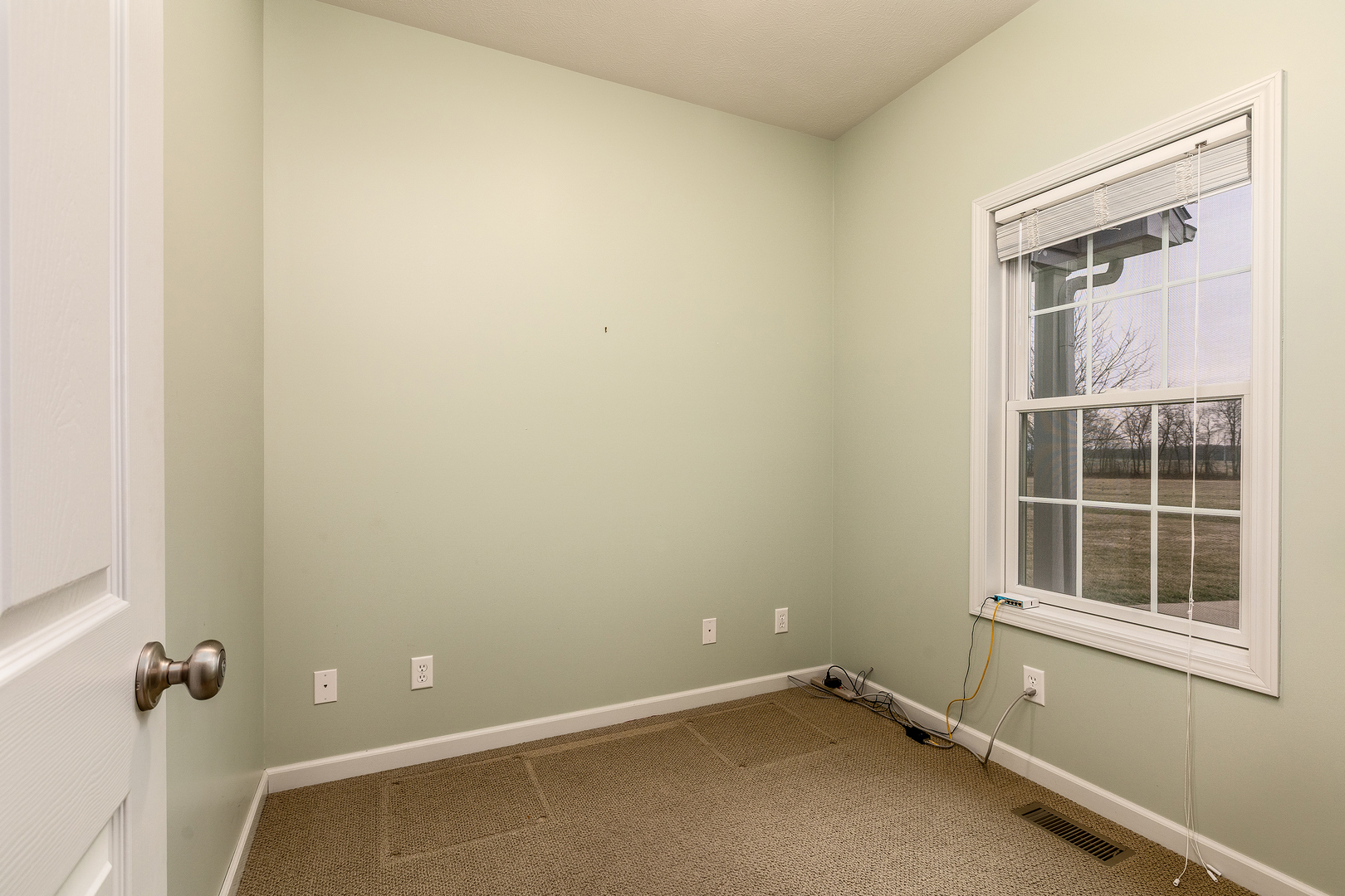 8511 Knox Road West Frankfort, IL 62896 - Photo 16 of 47 an empty room with a window