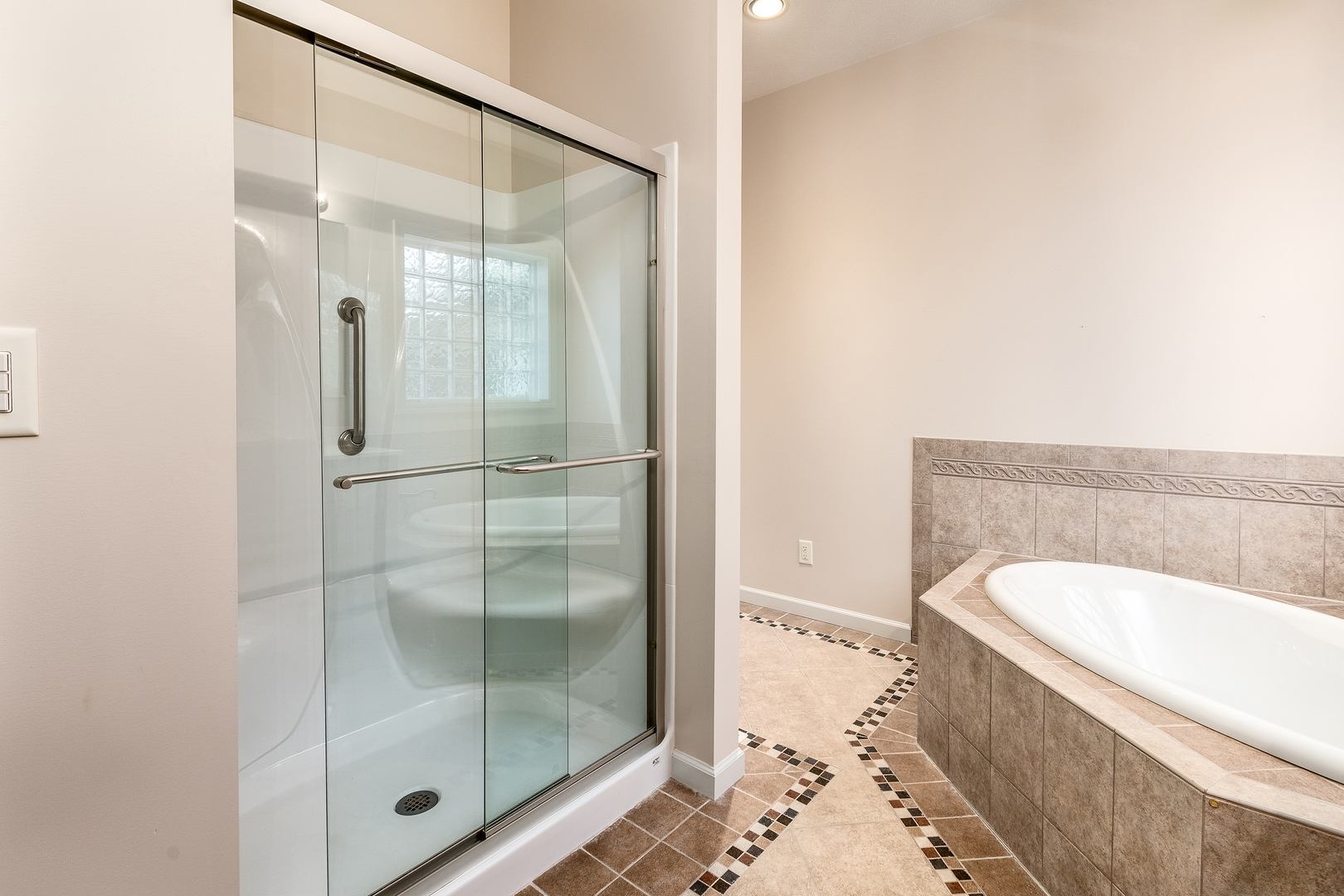 8511 Knox Road West Frankfort, IL 62896 - Photo 29 of 47 a bathroom with a bathtub and shower