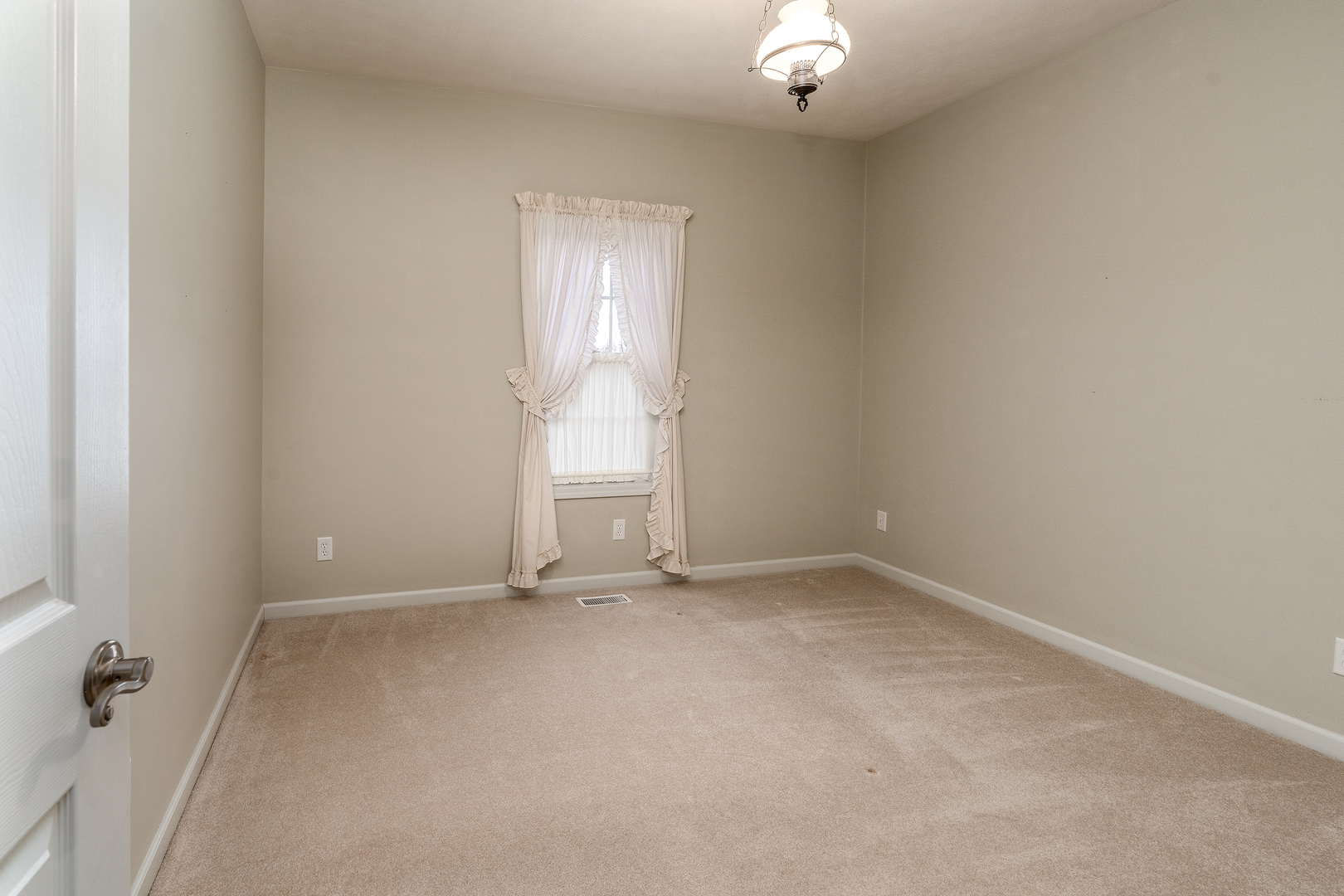 8511 Knox Road West Frankfort, IL 62896 - Photo 34 of 47 a view of an empty room with a window