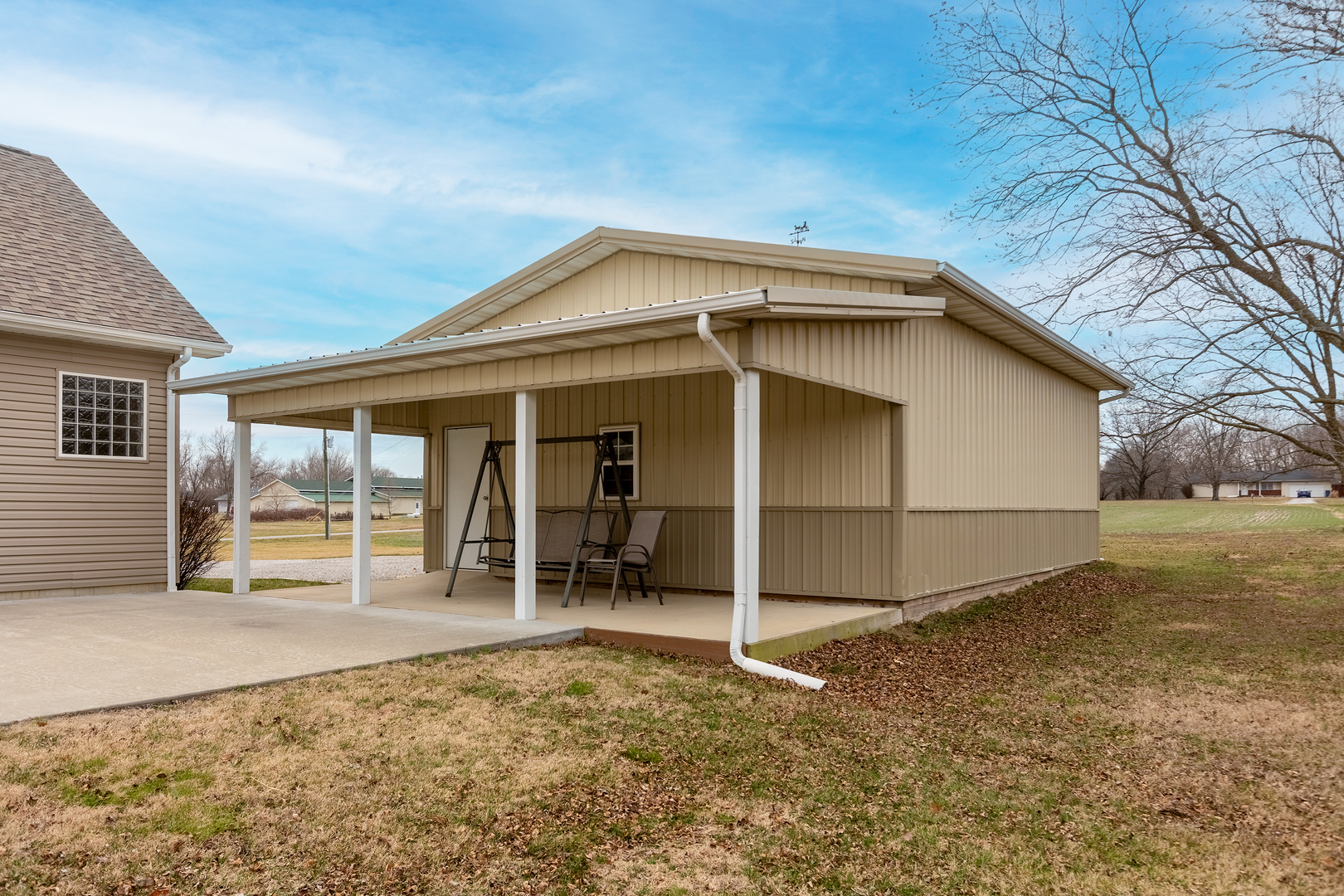 8511 Knox Road West Frankfort, IL 62896 - Photo 43 of 47 a house with a outdoor space
