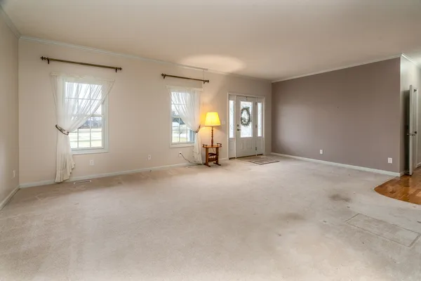 a view of empty room with window
