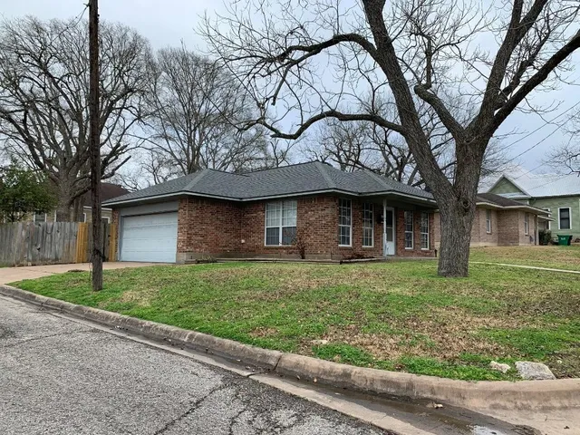 $1,800 | 300 Baber Street, Brenham, TX 77833