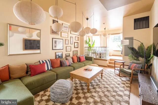 $1,395 | 2021 4th Street Northwest, Washington, DC 20001