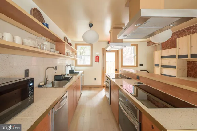 $1,395 | 2021 4th Street Northwest, Washington, DC 20001