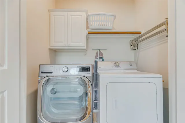 $910,000 | 2828 West Holcombe Boulevard, Unit I, Houston, TX 77025