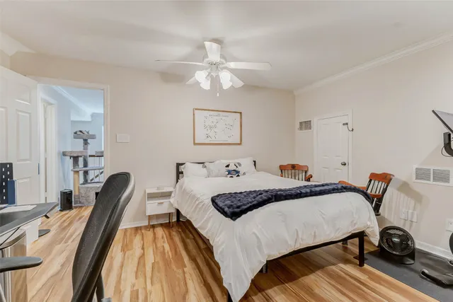 $910,000 | 2828 West Holcombe Boulevard, Unit I, Houston, TX 77025