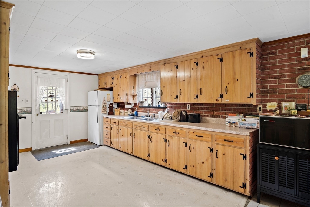 400 Salem Road Dracut, MA 01826 - Photo 6 of 40 Gallery Image 6