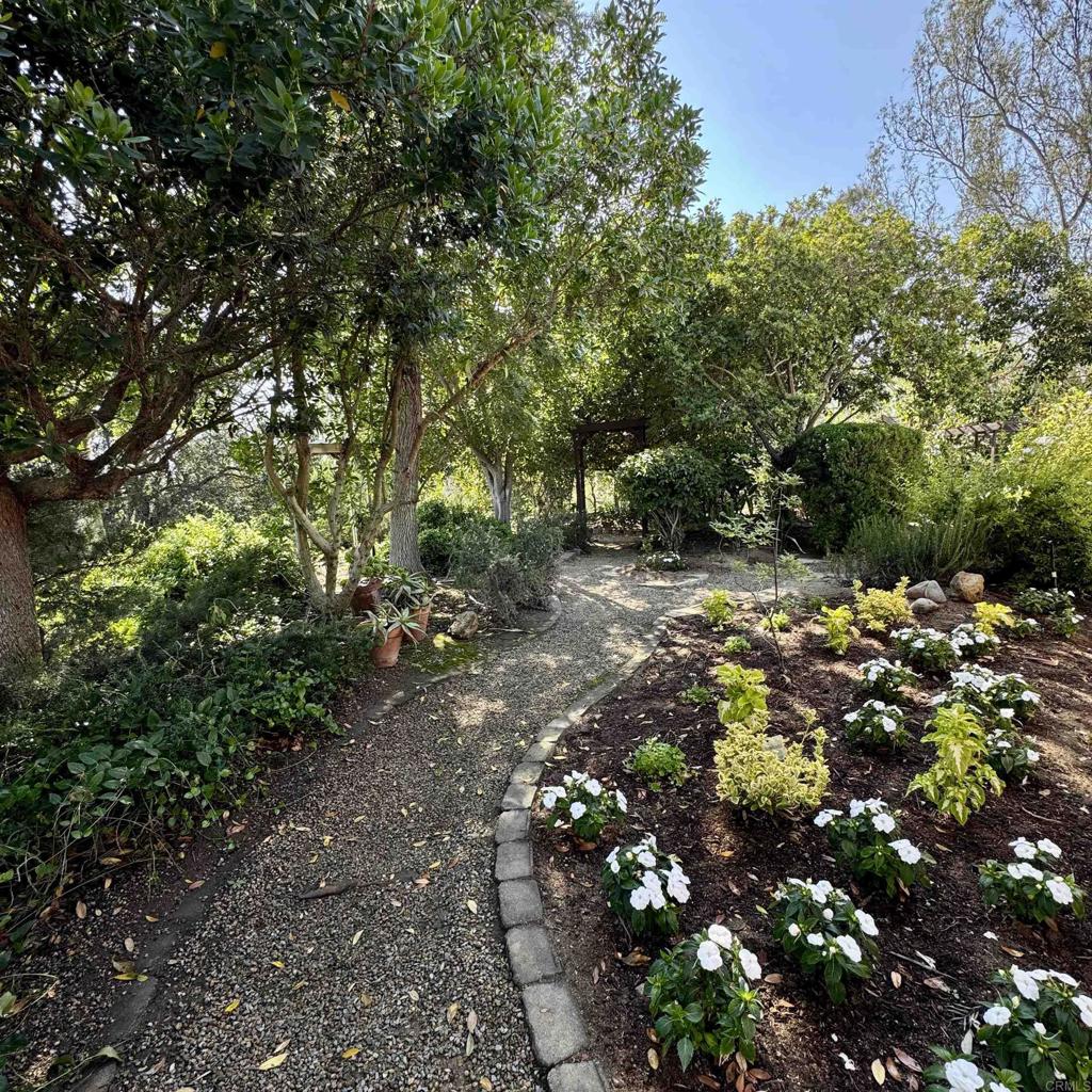 2848 Los Alisos Drive Fallbrook, CA 92028 - Photo 28 of 74 Garden Walk