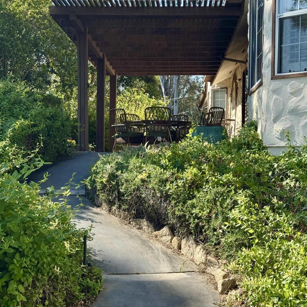 2848 Los Alisos Drive Fallbrook, CA 92028 - Photo 62 of 74 a backyard of a house with lots of green space