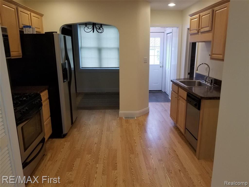 2239 Ridgemont Road Grosse Pointe, MI 48236 - Photo 4 of 19