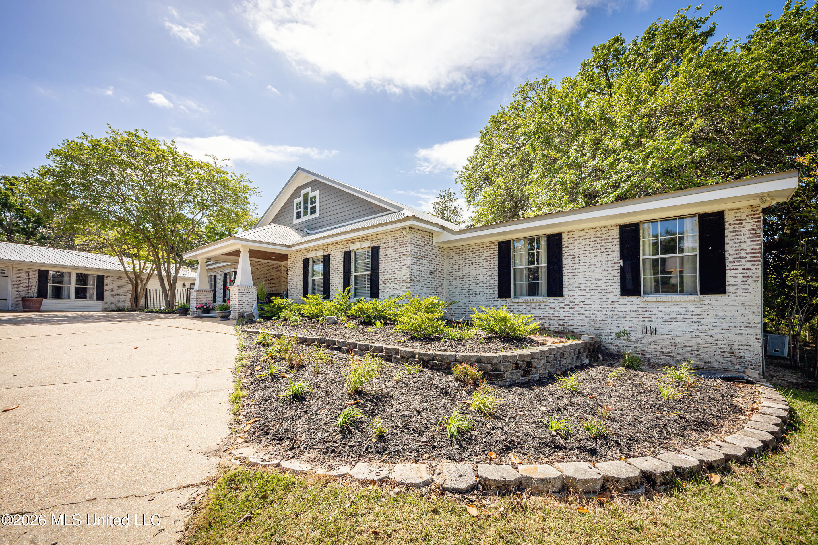 1802 Stuart Avenue Ocean Springs, MS 39564 - Photo 6 of 107 IMG_3938