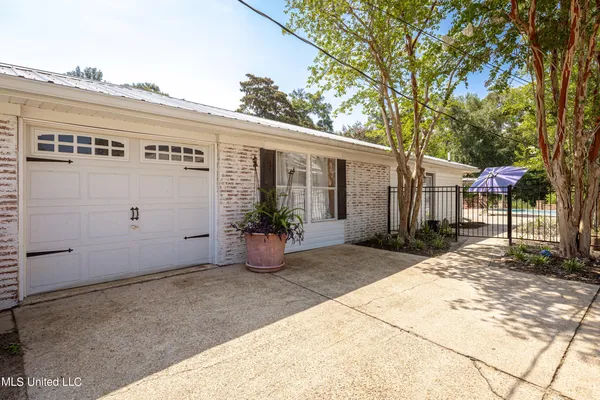 $775,000 | 1802 Stuart Avenue, Ocean Springs, MS 39564