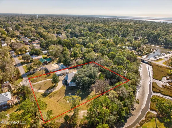 $775,000 | 1802 Stuart Avenue, Ocean Springs, MS 39564