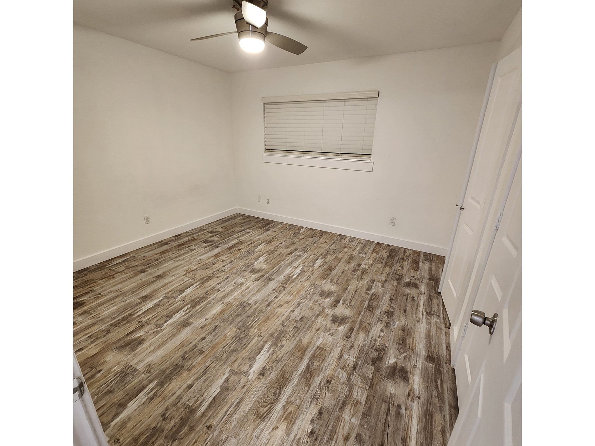 2677 Gessner Road, Unit 203 Houston, TX 77080 - Photo 7 of 11 a view of a room with wooden floor and ceiling fan