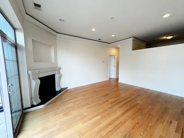 $2,300 | 4518 North Kedzie Avenue, Unit 3E, Chicago, IL 60625