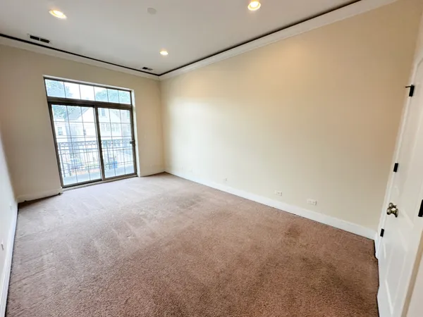 $2,300 | 4518 North Kedzie Avenue, Unit 3E, Chicago, IL 60625